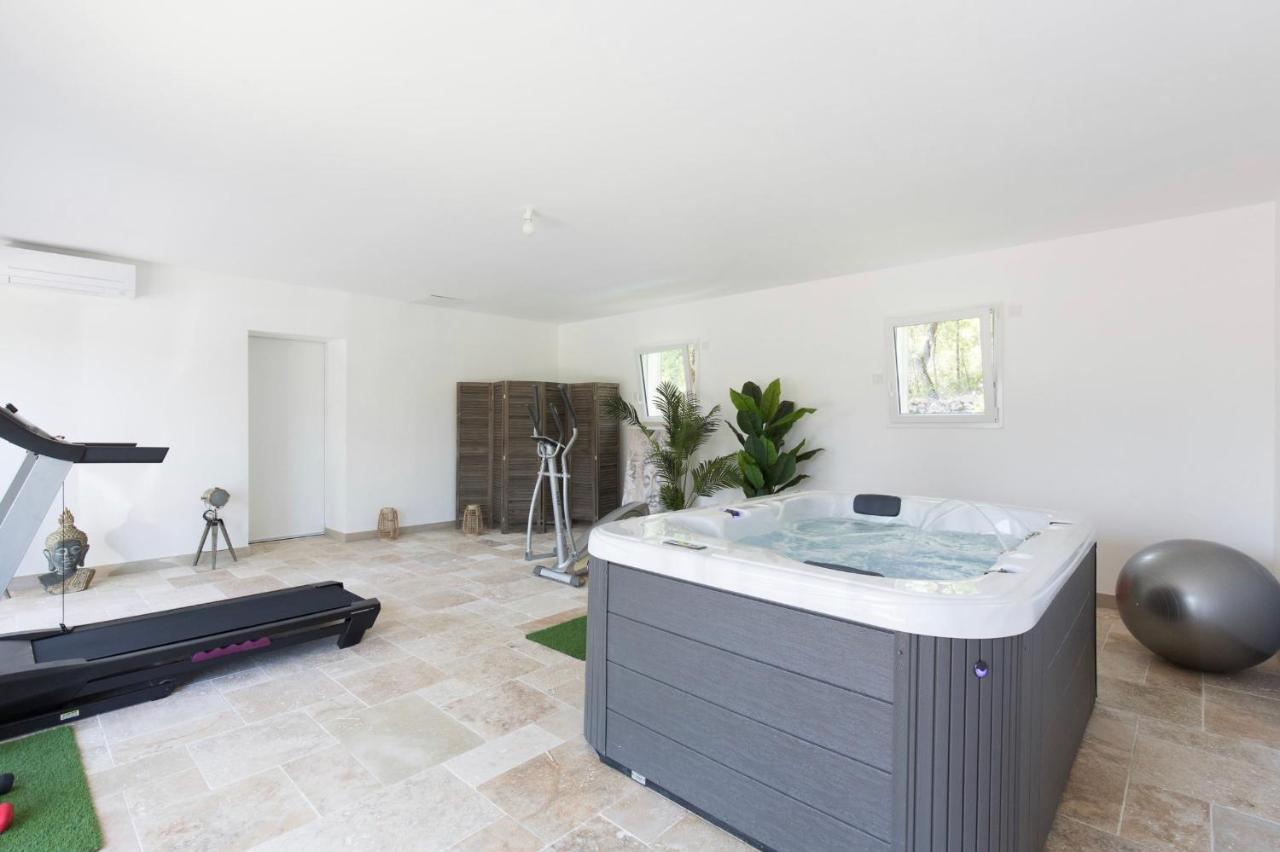 Villa LA GRANDE BASTIDE avec piscine, climatisation et salle de sport Seillans Extérieur photo